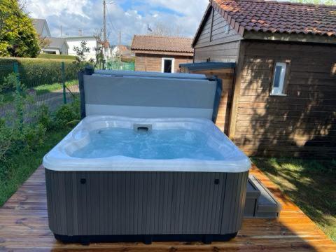 Jacuzzi/spa Privatif Perce Neige * Plombieres-les-Bains