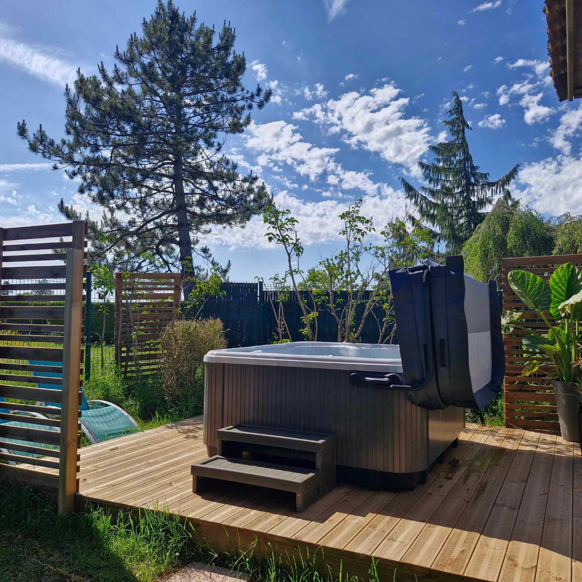 Jacuzzi/spa Privatif Perce Neige * Plombieres-les-Bains
