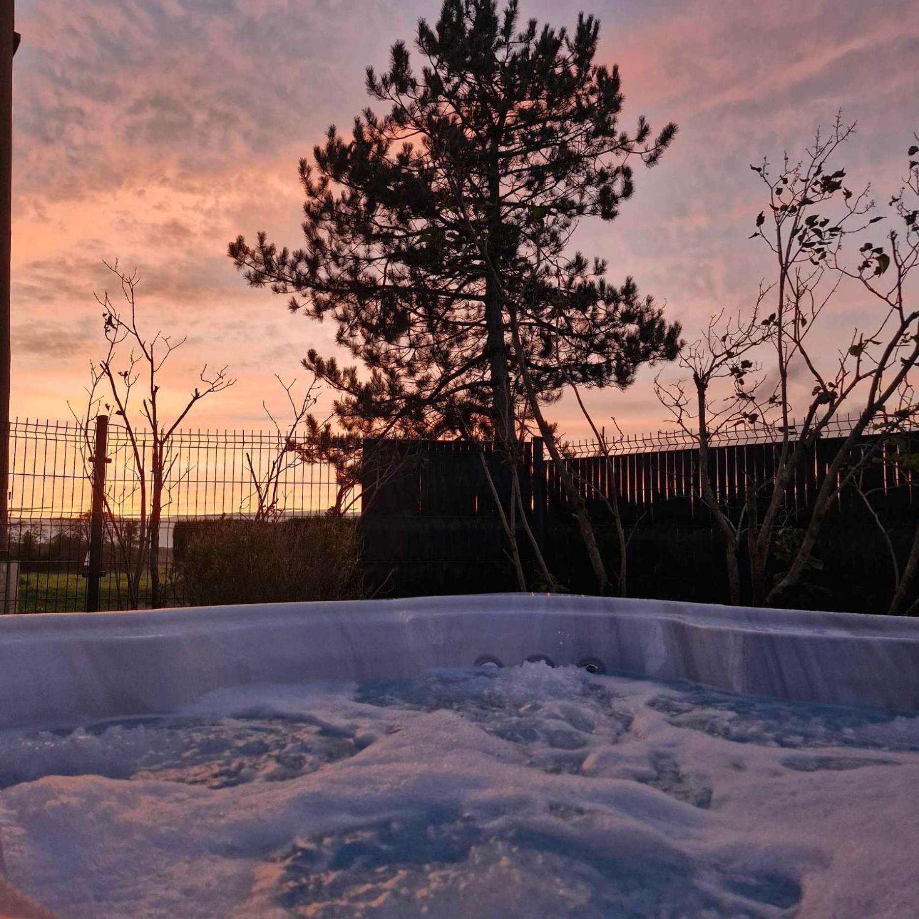 Jacuzzi/spa Privatif Perce Neige Plombieres-les-Bains